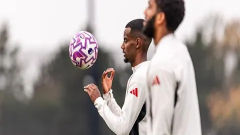 北京女排逆境崛起：零封四川，董禹含助力辉煌战局